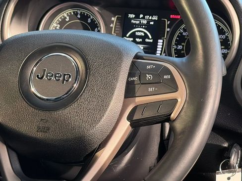 Used 2015 Jeep Cherokee Latitude w/ Cold Weather Group AWD/4WD image 14