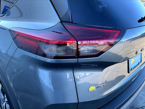 Used 2023 Nissan Rogue SV image 34