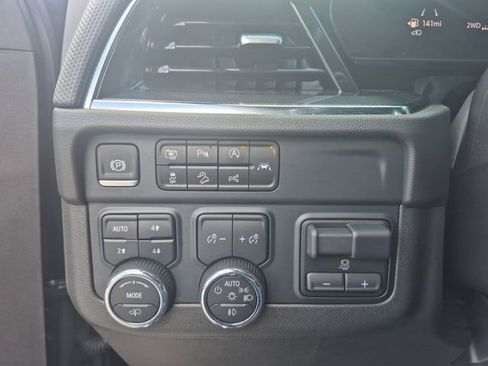 Certified 2025 Chevrolet Suburban RST w/ Advanced Technology Package AWD/4WD image 23