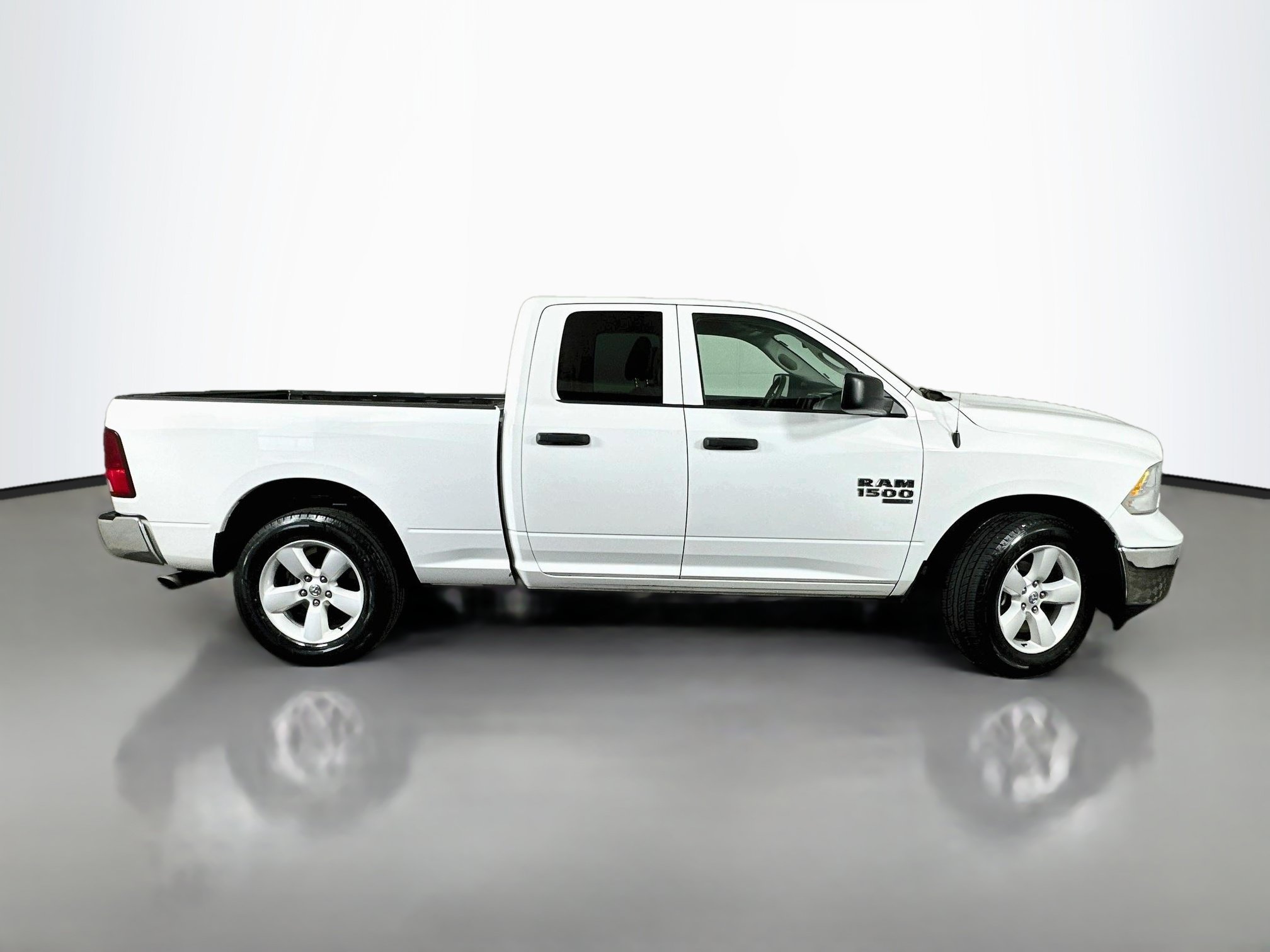 Used 2024 RAM 1500 Classic SLT AWD/4WD image 8