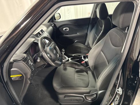 Used 2017 Kia Soul FWD image 3
