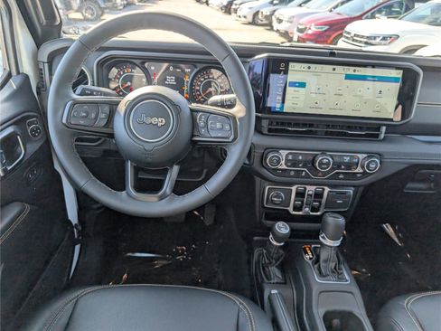 Used 2025 Jeep Gladiator Sport AWD/4WD image 16