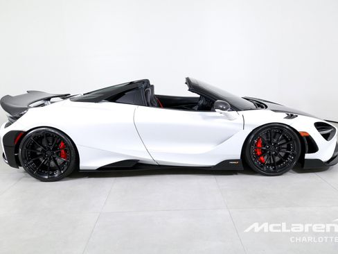 Used 2022 McLaren 765LT image 11
