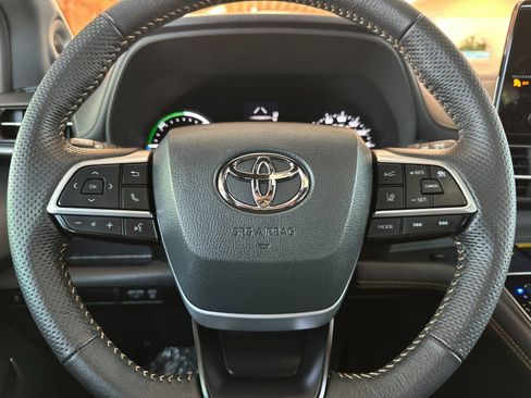 Used 2024 Toyota Sienna XLE Woodland Edition AWD/4WD image 32