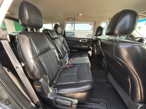 Used 2020 Nissan Pathfinder SL FWD image 17