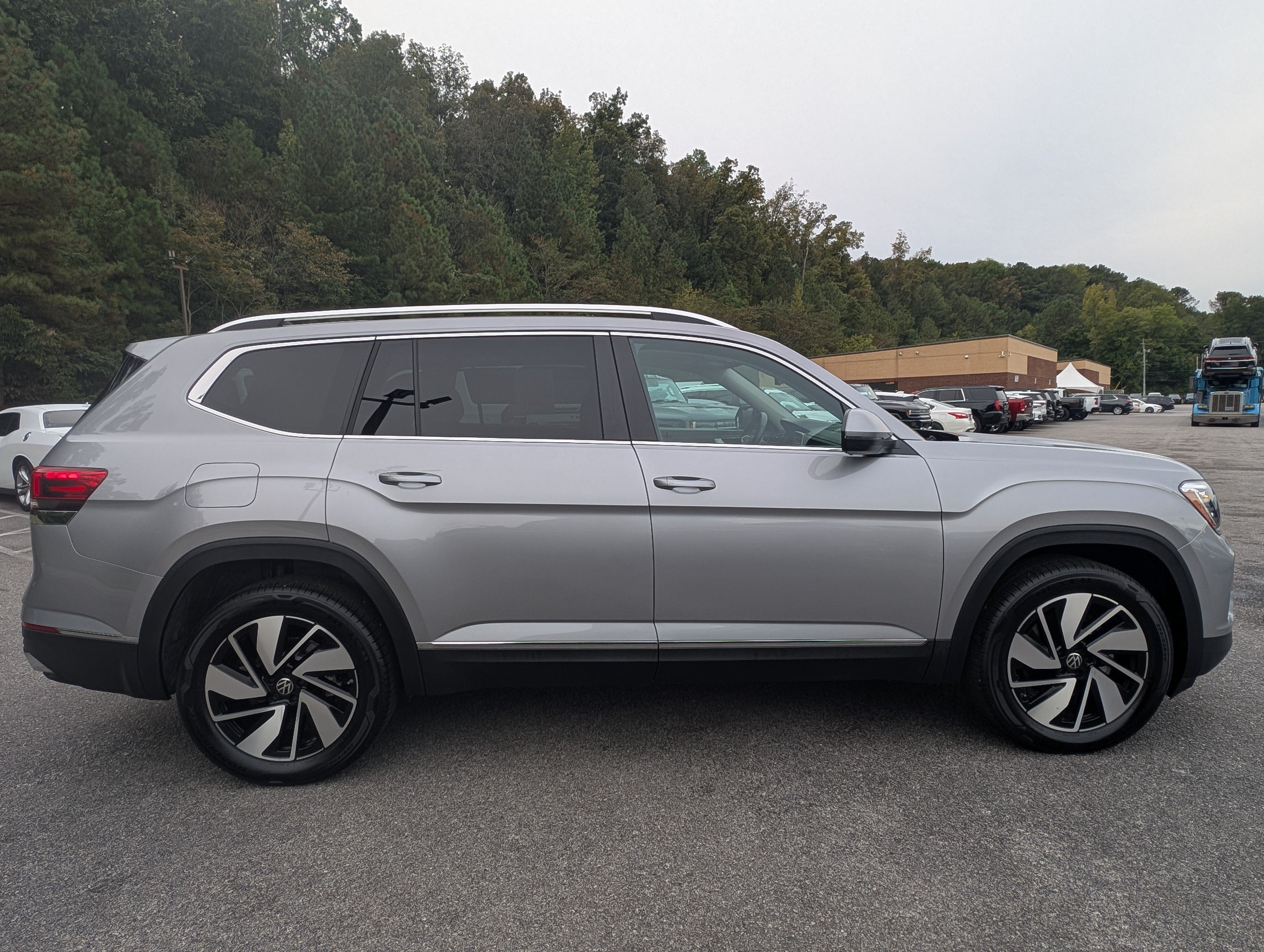 Used 2026 Volkswagen Atlas SEL AWD/4WD image 10