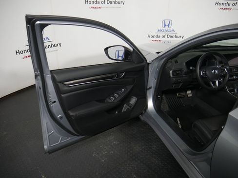 Used 2022 Honda Accord Sport image 10