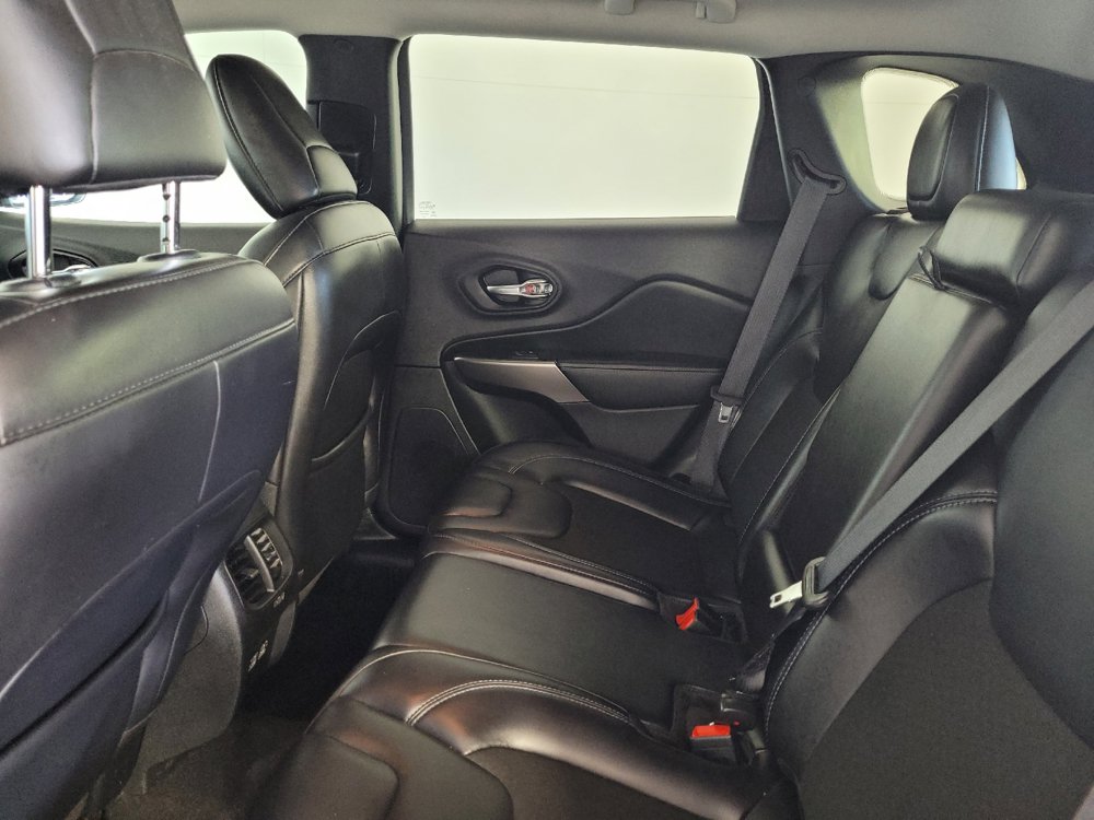 Used 2021 Jeep Cherokee Latitude Plus FWD image 18