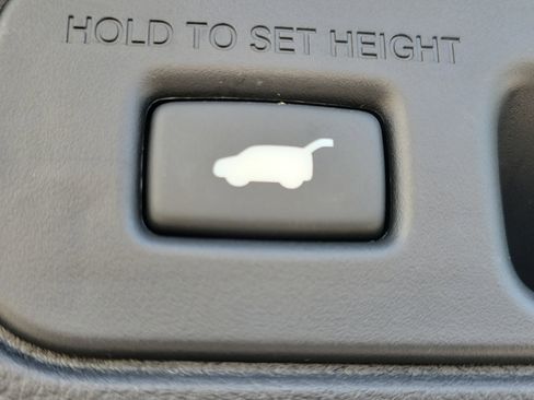 Used 2025 Honda Pilot EX-L image 9