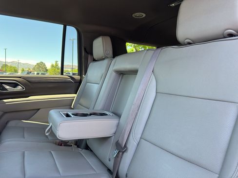 Used 2023 GMC Yukon XL SLT AWD/4WD image 10