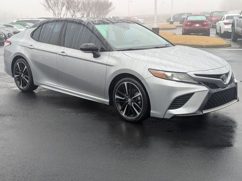 Used 2019 Toyota Camry XSE image 2