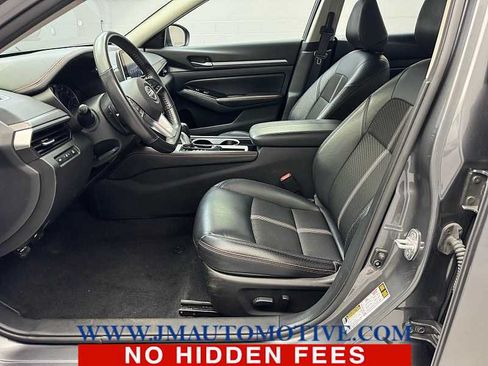 Used 2024 Nissan Altima 2.5 SR FWD image 12