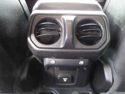 Used 2020 Jeep Gladiator Rubicon AWD/4WD image 27