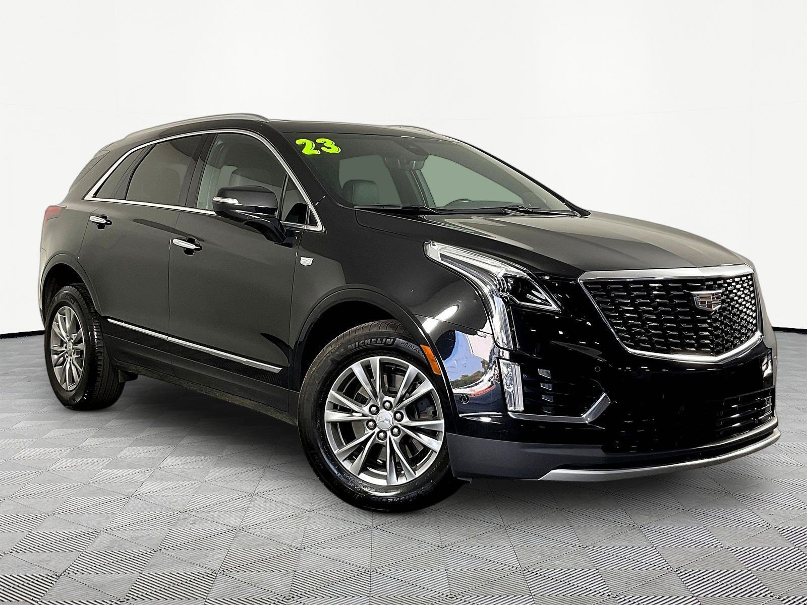 Used 2023 Cadillac XT5 Premium Luxury w/ Technology Package AWD/4WD image 3