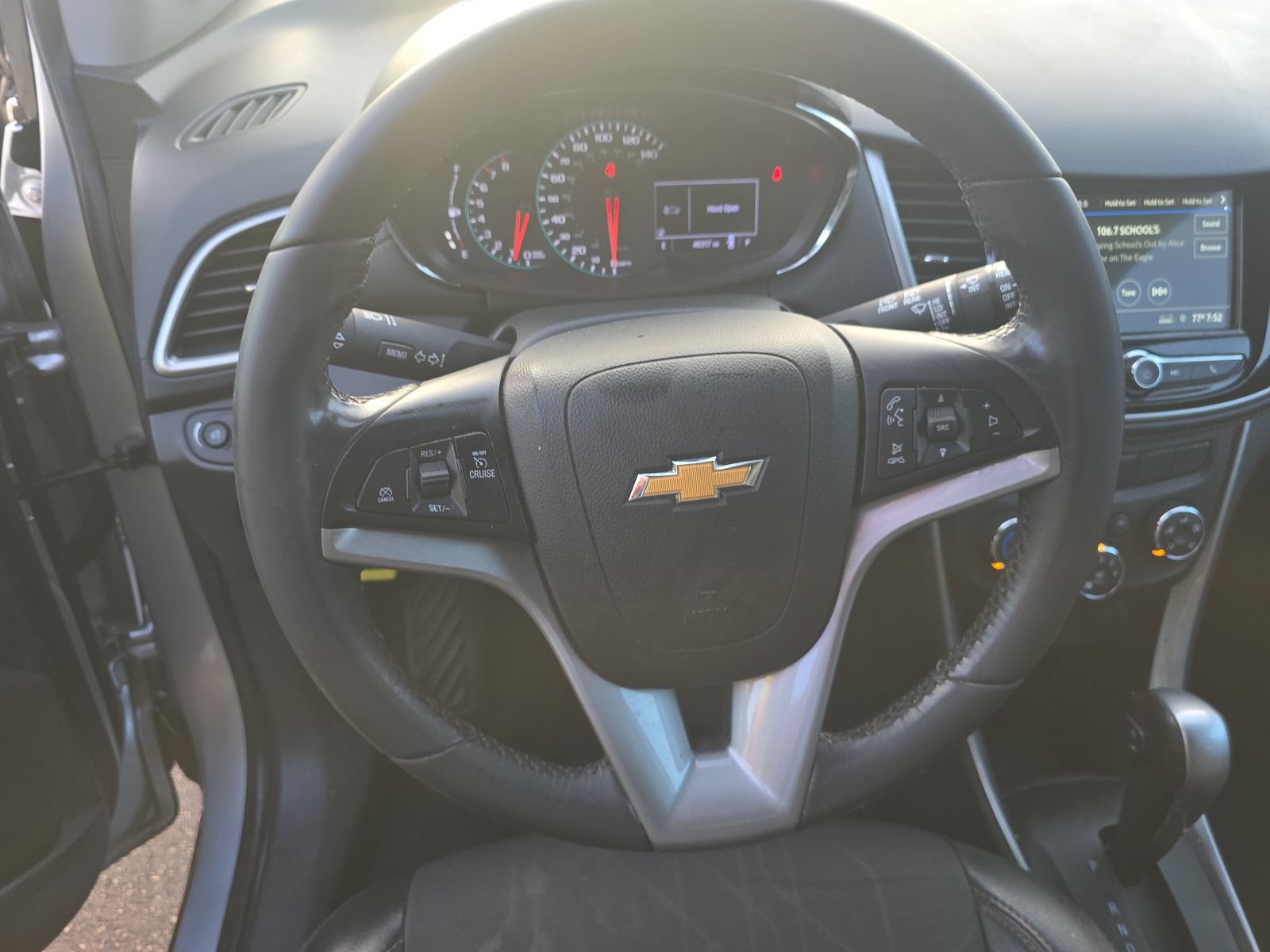 Used 2019 Chevrolet Trax LT w/ LT Convenience Package FWD image 11