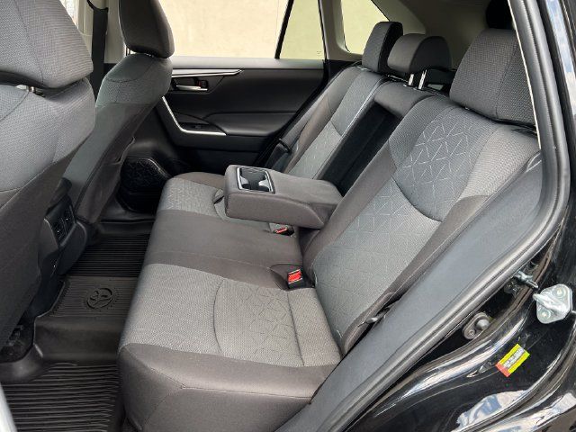 Used 2025 Toyota RAV4 XLE FWD image 35