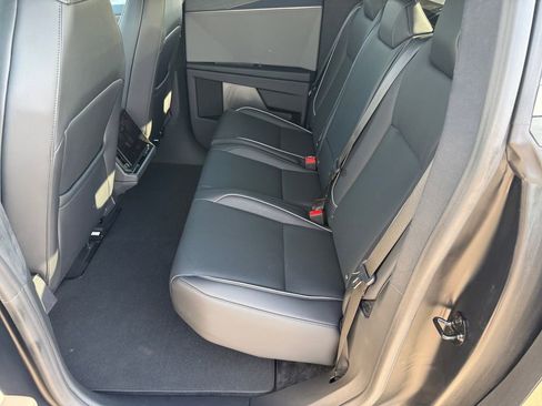 Used 2025 Tesla Cybertruck AWD Crew Cab image 11