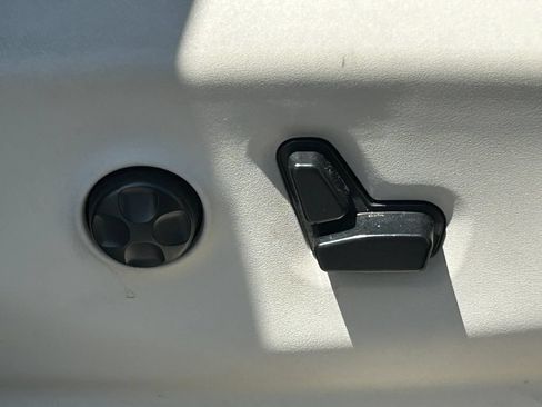 Used 2017 Chrysler Pacifica Touring-L Plus w/ Tire & Wheel Group FWD image 38