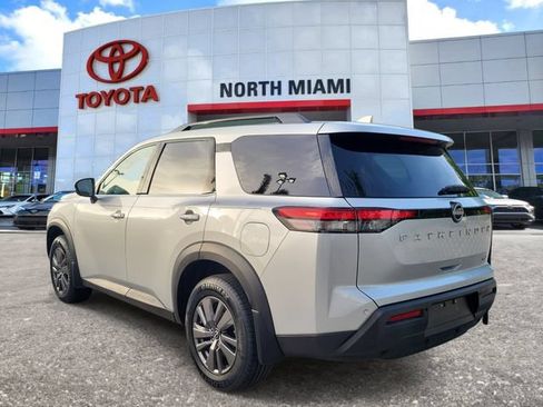 Used 2024 Nissan Pathfinder SV FWD image 3
