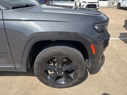 Used 2023 Jeep Grand Cherokee L Laredo image 4