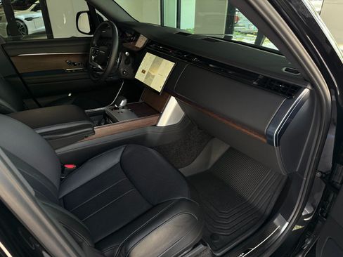 Used 2025 Land Rover Range Rover Long Wheelbase SE AWD/4WD image 36