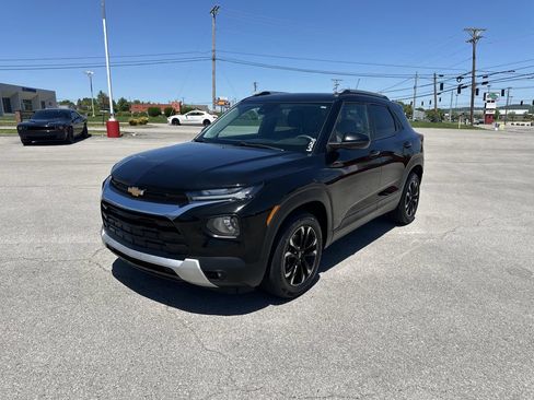 Used 2023 Chevrolet TrailBlazer LT FWD image 3