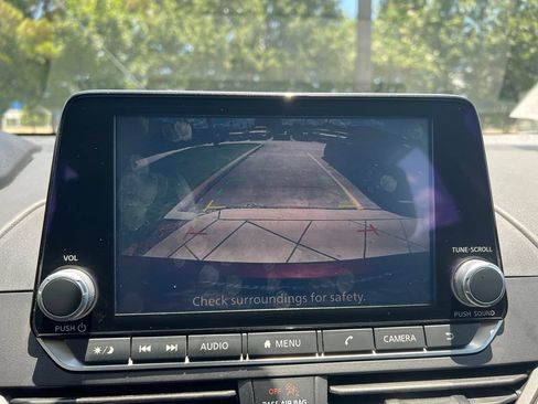 Used 2025 Nissan Altima 2.5 SV FWD image 21