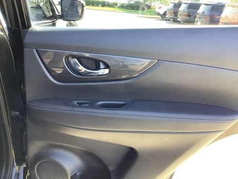 Used 2017 Nissan Rogue SV AWD/4WD image 22