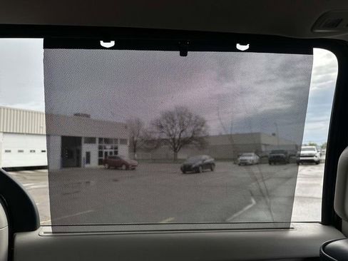 Used 2020 Chrysler Pacifica Limited image 32