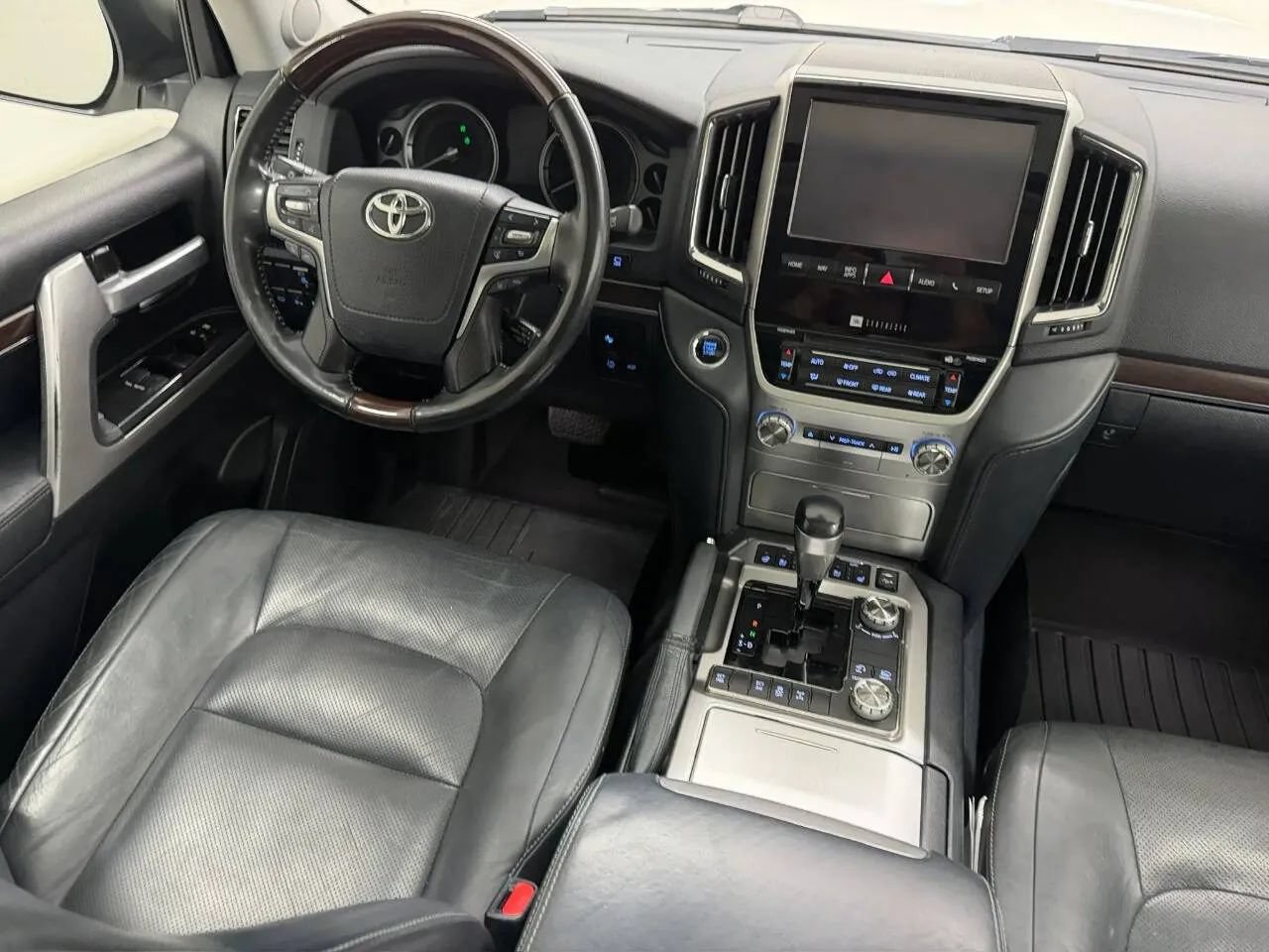 Used 2018 Toyota Land Cruiser AWD/4WD image 31