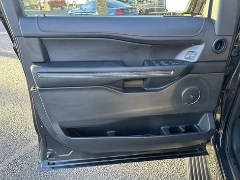 Used 2022 Ford Expedition Limited image 11