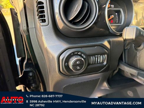Used 2022 Jeep Gladiator Sport image 14