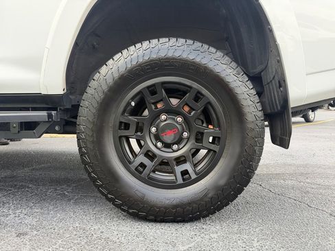 Used 2021 Toyota 4Runner SR5 AWD/4WD image 43