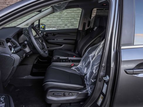 New 2026 Honda Odyssey Touring image 13