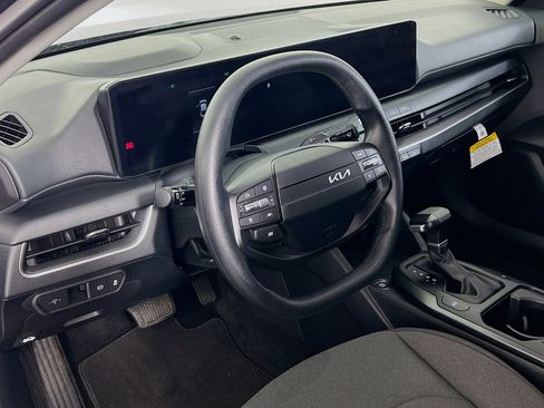 Used 2025 Kia K4 LXS image 7