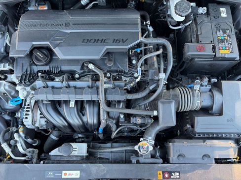 Used 2025 Hyundai Elantra SEL image 32