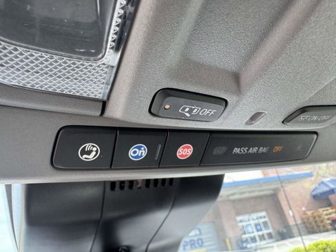 Used 2025 Chevrolet Silverado 1500 W/T image 32