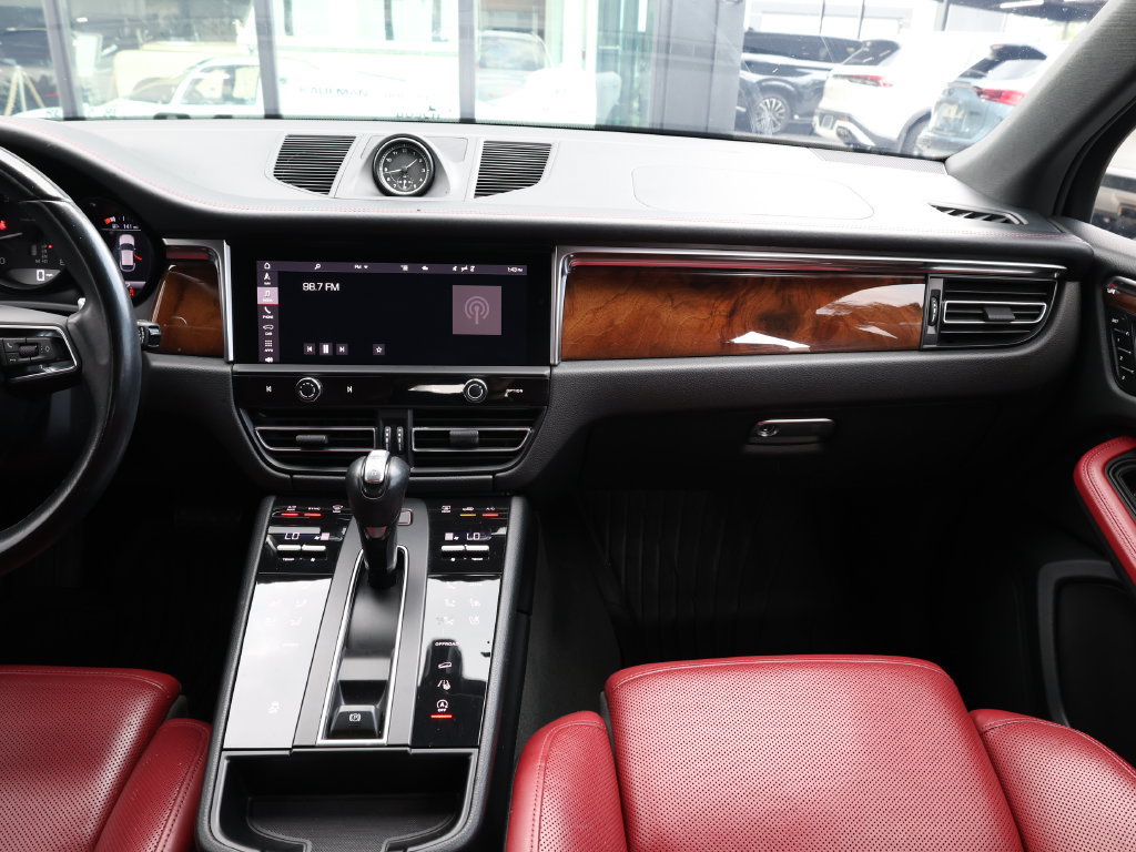 Used 2023 Porsche Macan Turbo AWD/4WD image 24