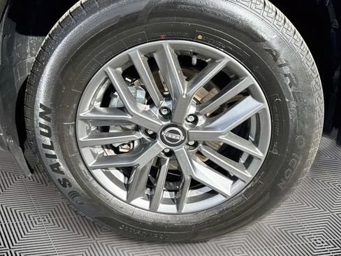 Used 2024 Nissan Rogue S FWD image 29