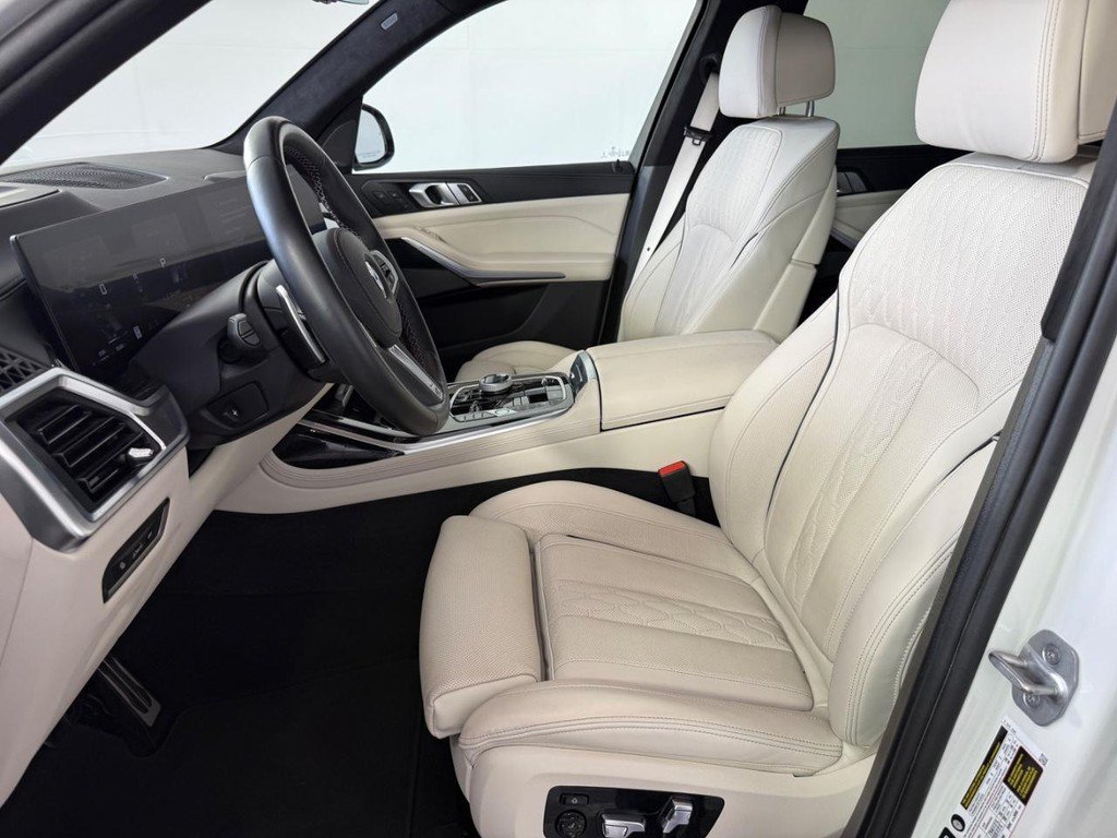 Used 2025 BMW X7 M60i AWD/4WD image 19