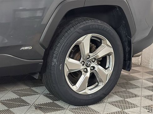 Used 2020 Toyota RAV4 Limited image 5