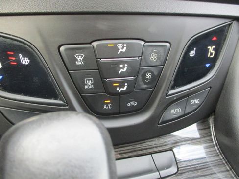 Used 2018 Buick Envision Essence image 28