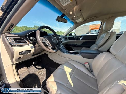 Used 2018 Lincoln Continental Premiere AWD/4WD image 22