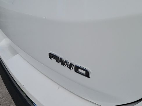 Used 2024 GMC Terrain SLT AWD/4WD image 7