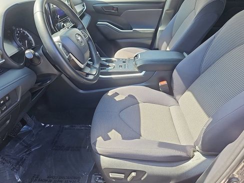 Used 2023 Toyota Highlander LE AWD/4WD image 26