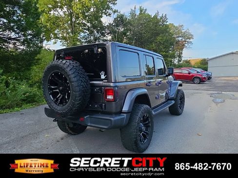Used 2018 Jeep Wrangler Unlimited Sahara w/ Cold Weather Group AWD/4WD image 5