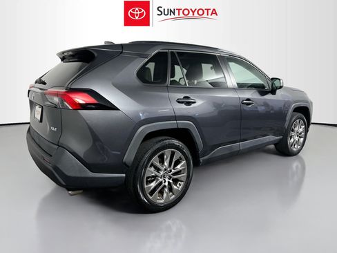 Used 2020 Toyota RAV4 XLE Premium FWD image 4