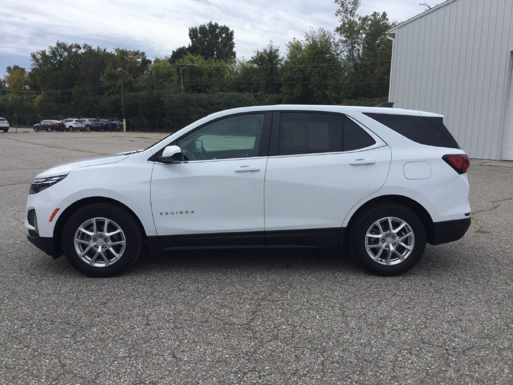 Used 2024 Chevrolet Equinox LT w/ LPO, Floor Liner Package FWD image 4