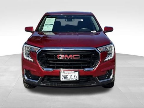 Used 2024 GMC Terrain SLE image 8