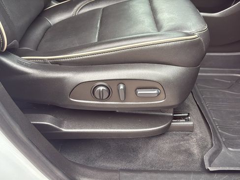 Used 2023 Chevrolet Traverse Premier w/ Redline Edition image 29